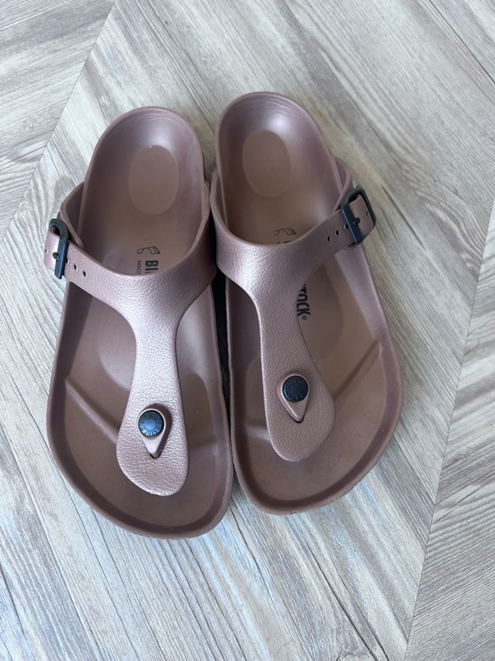 Birkenstock Gizeh EVA Sandals in Mauve